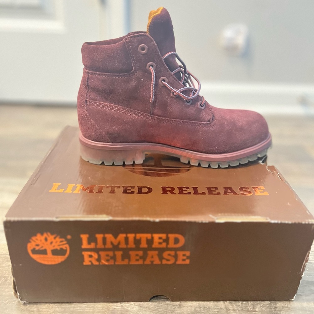 Timberland LIMITED RELEASE maroon *size GS 7/women 9*